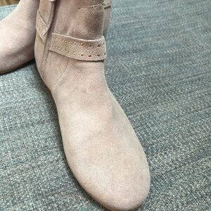 Brand new ankle boots never worn! Size 8